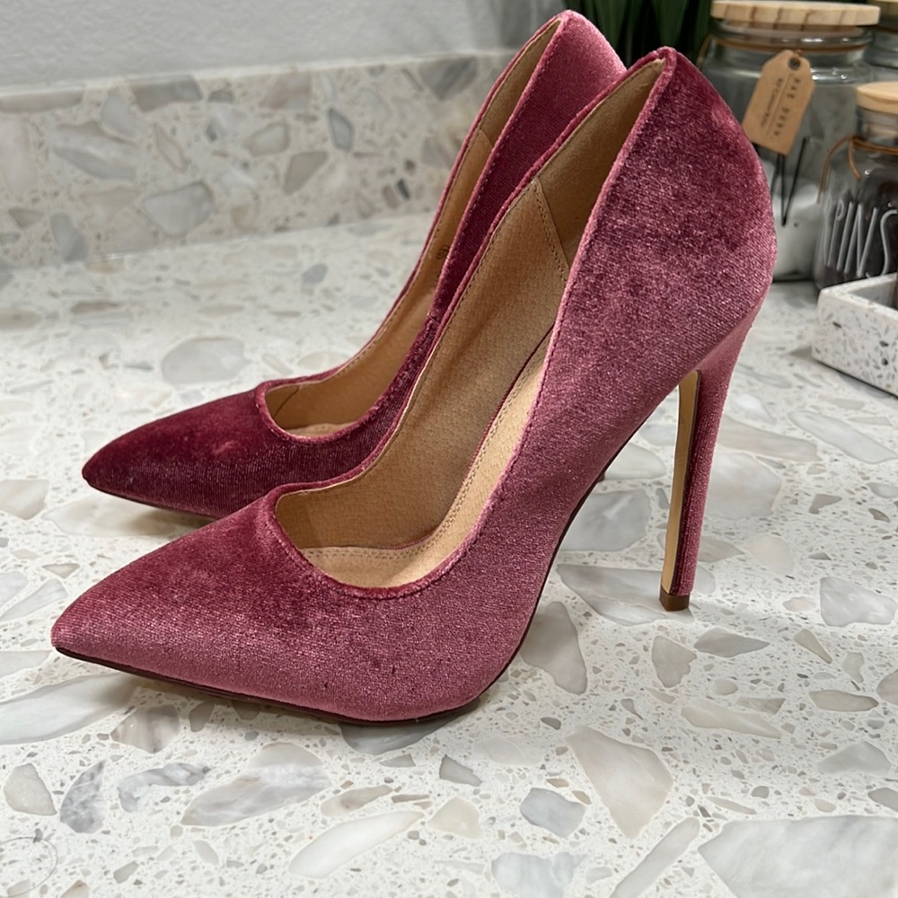 NWOT Pink Velvet Heels